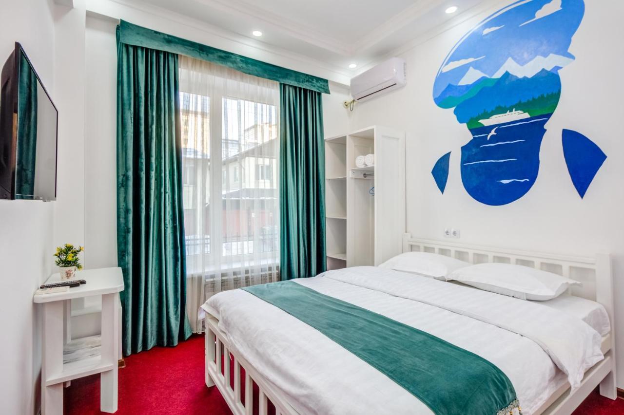 White Hotel & Hostel Bishkek Exterior photo