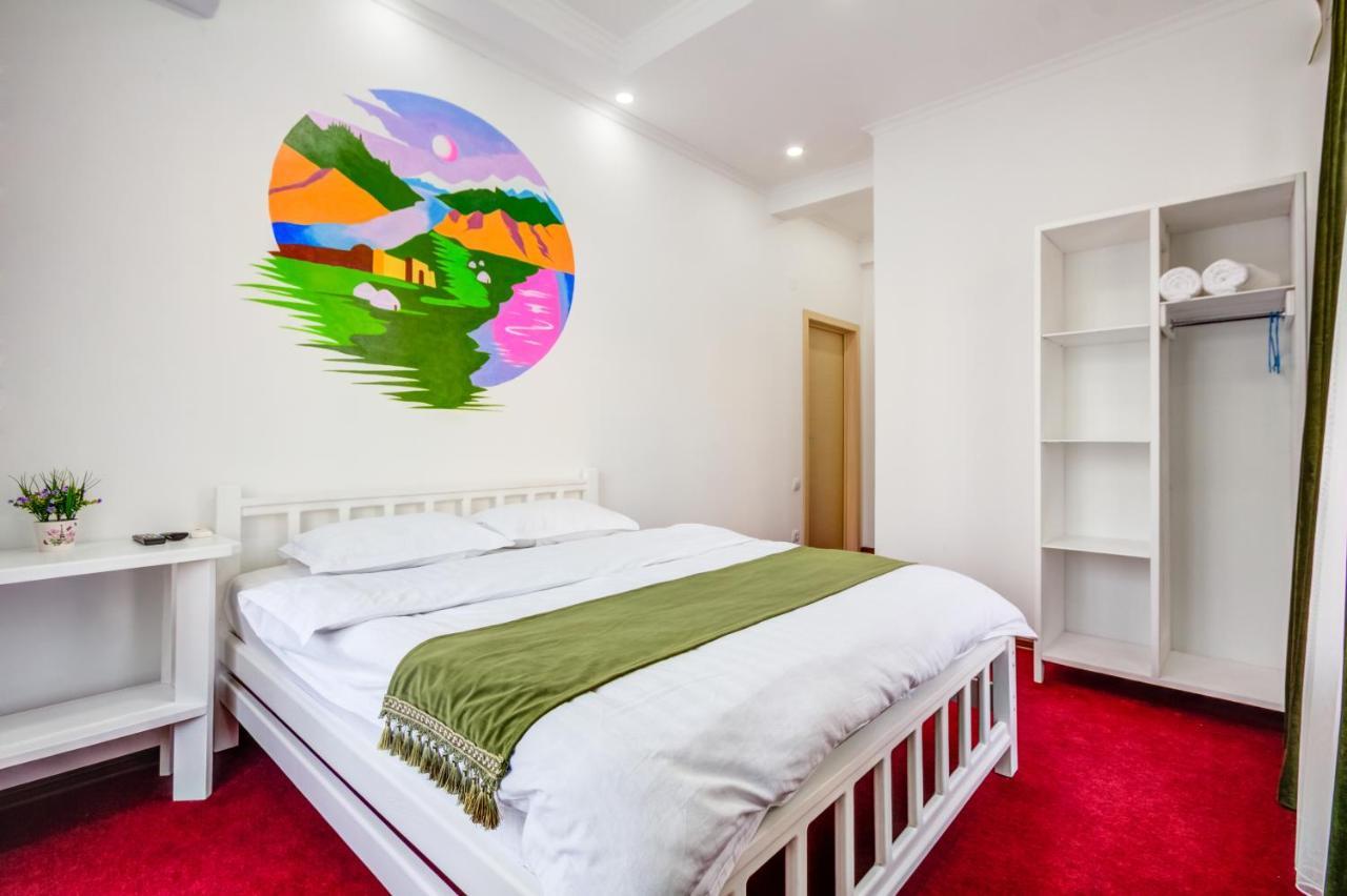 White Hotel & Hostel Bishkek Exterior photo